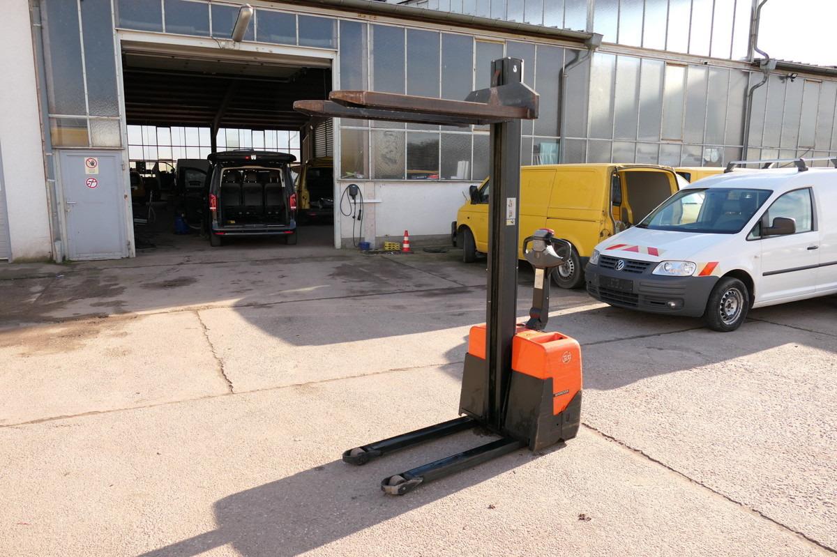 Pallet truck HWE 100 Elektro Batterie 11/2024 HWE 100 Elektro Batterie 11/2024- Photo 5