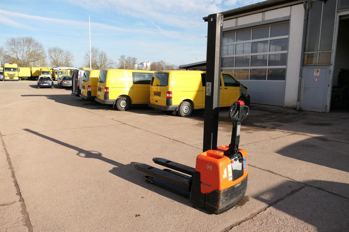 Pallet truck HWE 100 Elektro Batterie 11/2024 HWE 100 Elektro Batterie 11/2024- Photo 2