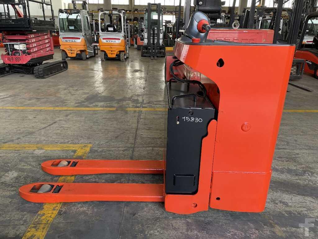 Pallet truck Linde T 20 SF/144 (batteria 2017) Linde T 20 SF/144 (batteria 2017)- Photo 2