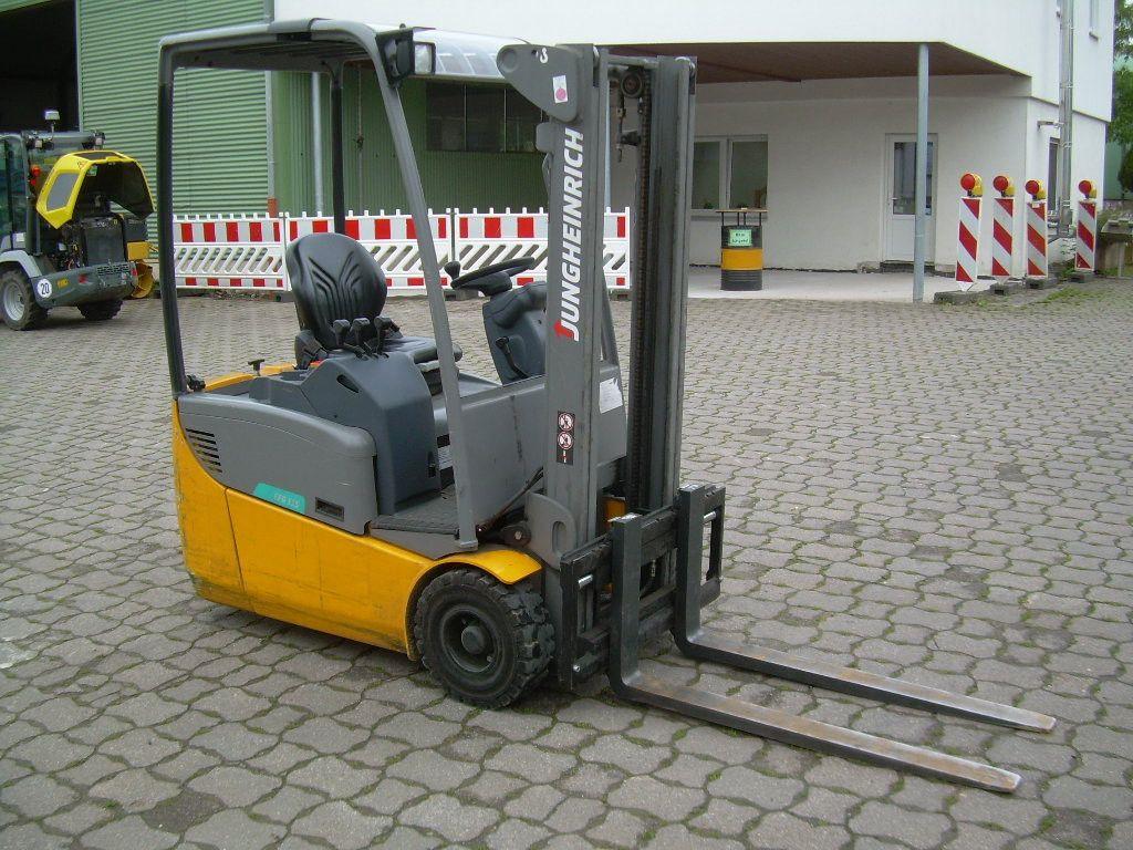 Forklift- Photo 3