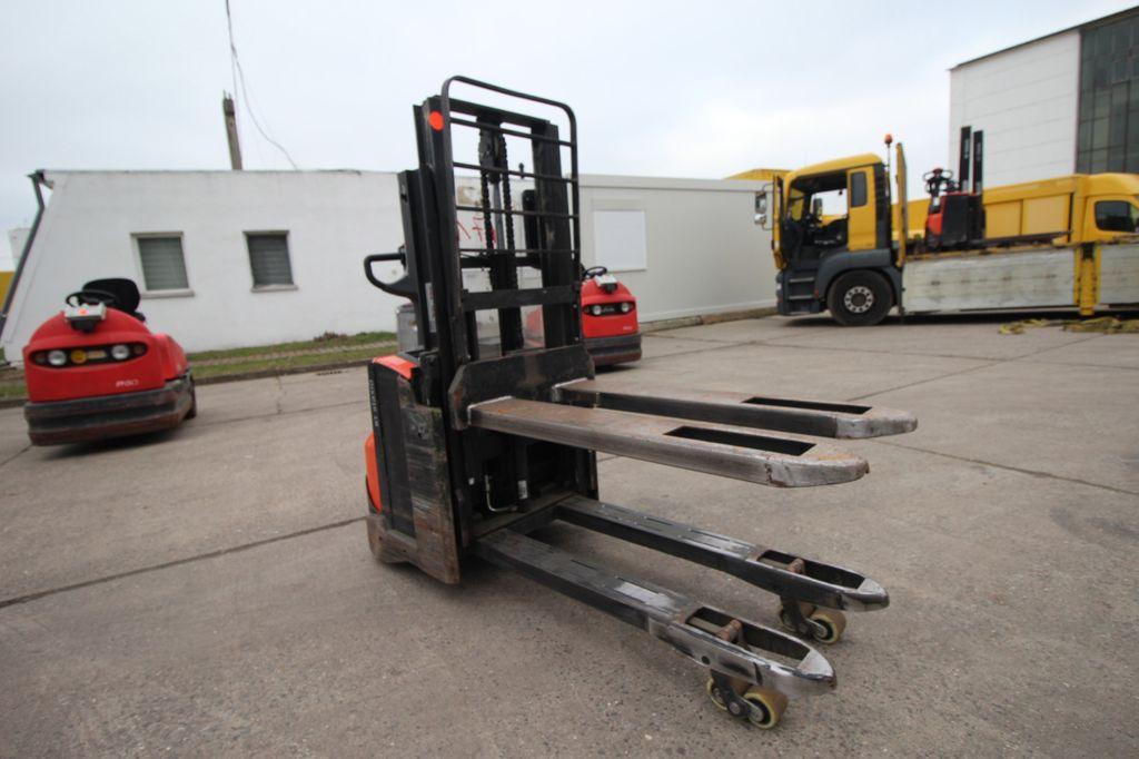 Forklift- Photo 2