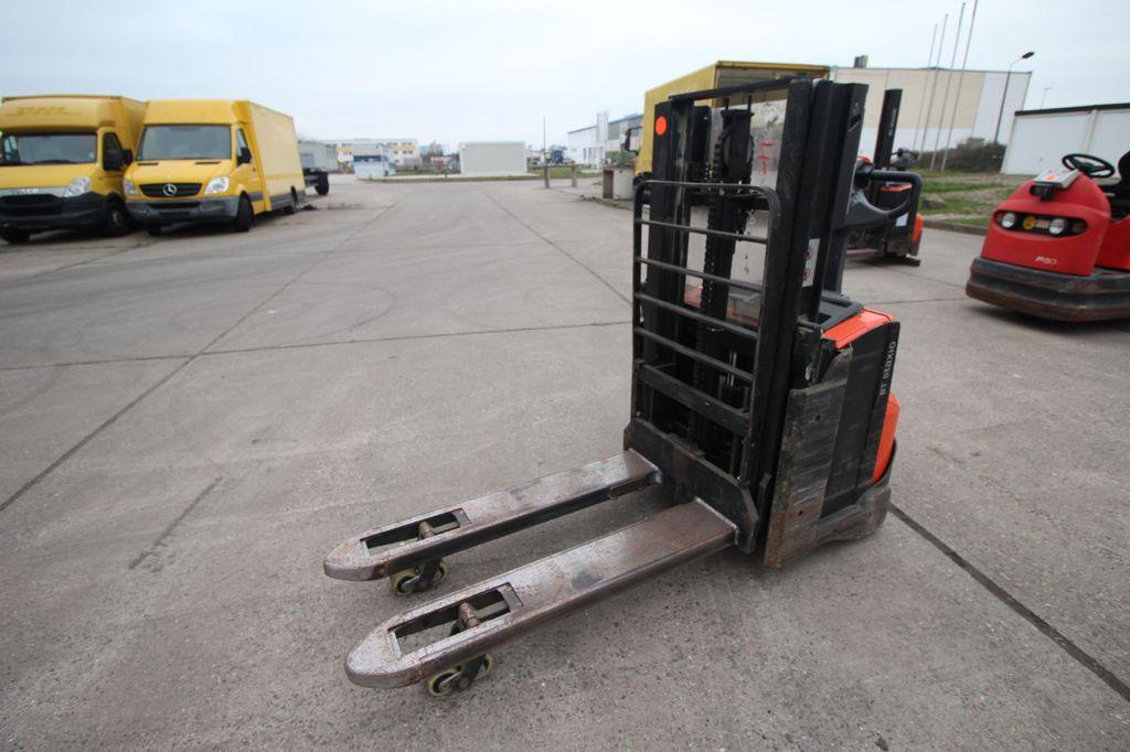 Forklift- Photo 6