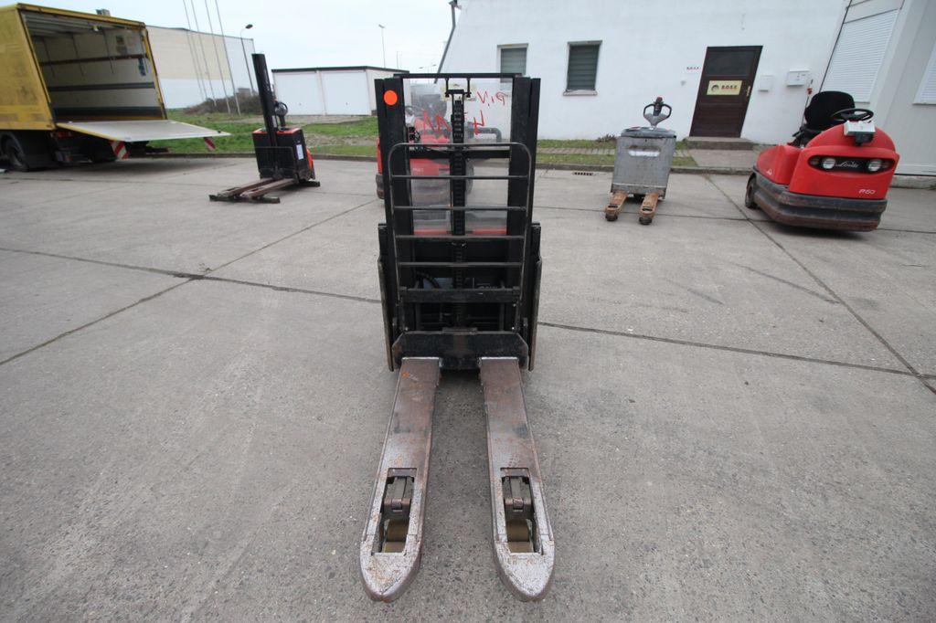 Forklift- Photo 3