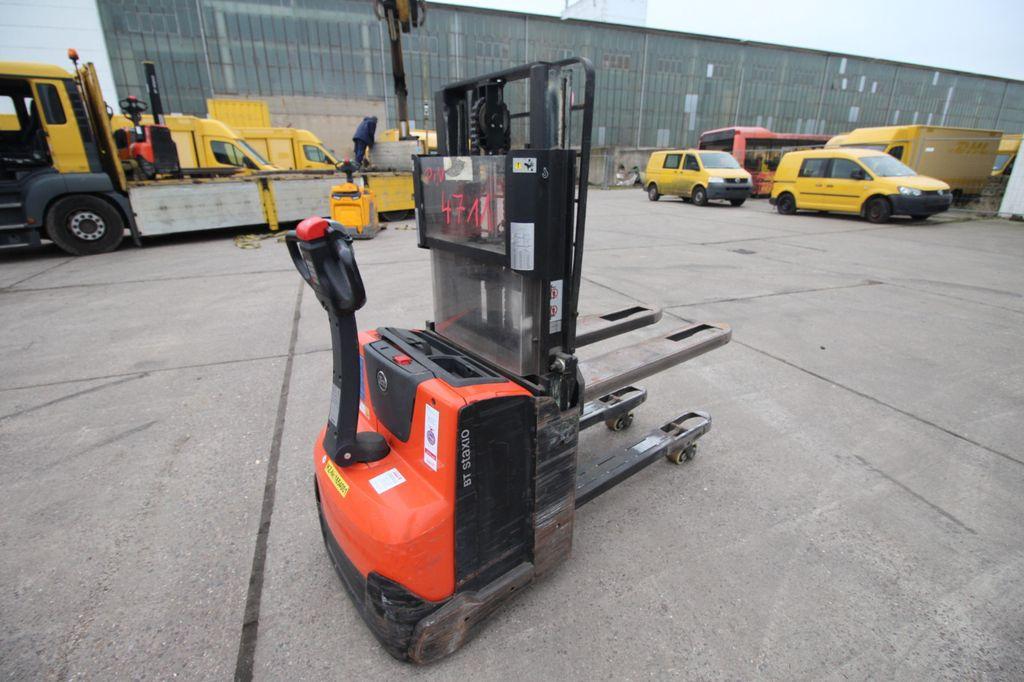 Forklift- Photo 4