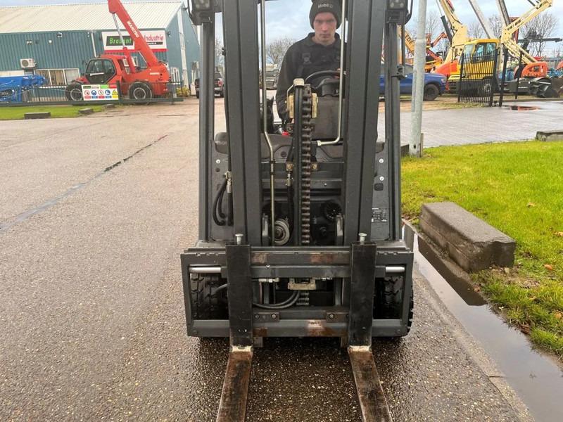 Electric forklift E16-02 / E18-02 E16-02 / E18-02- Photo 4