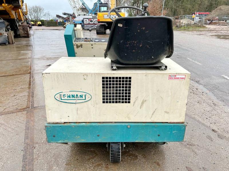 Road sweeper 215E Sweeper - Good Working Condition 215E Sweeper - Good Working Condition- Photo 4