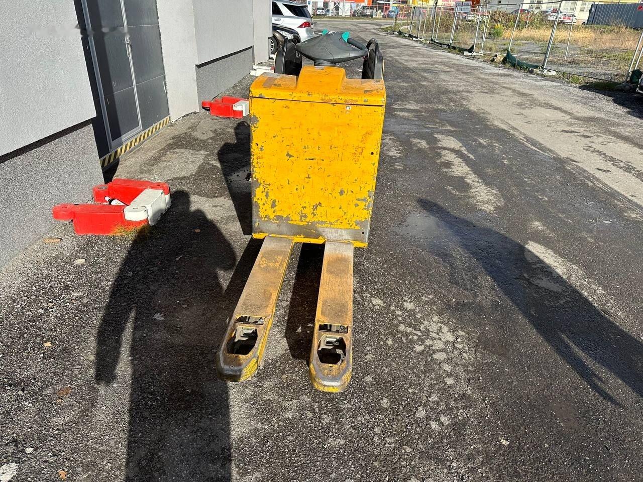 Pallet truck ERE 225 batt2018 ERE 225 batt2018- Photo 2