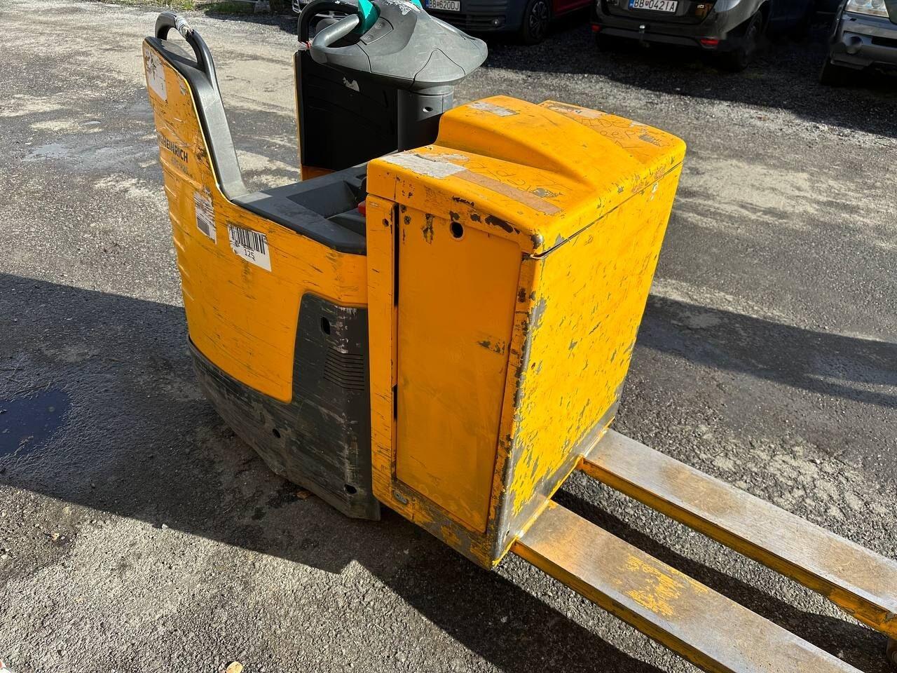 Pallet truck ERE 225 batt2018 ERE 225 batt2018- Photo 6