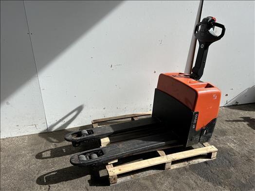 Pallet truck LWE130 Powered pallet truck LWE130 Powered pallet truck- Photo 2