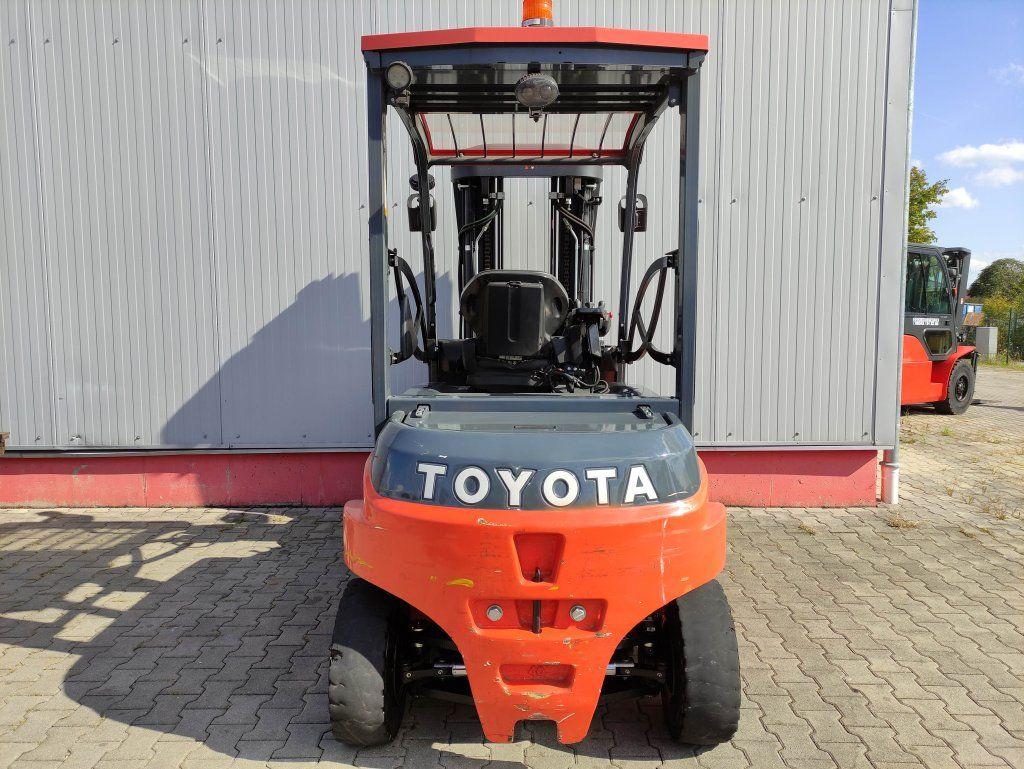 Forklift 8FBMT40 8FBMT40- Photo 4