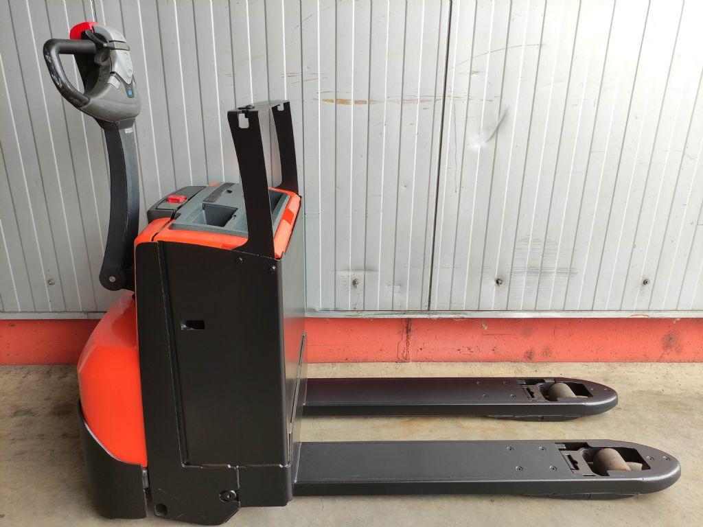 Pallet truck LWE200 LWE200- Photo 2