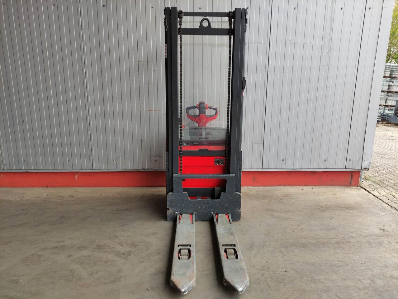 Stacker L14i-1173 L14i-1173- Photo 3