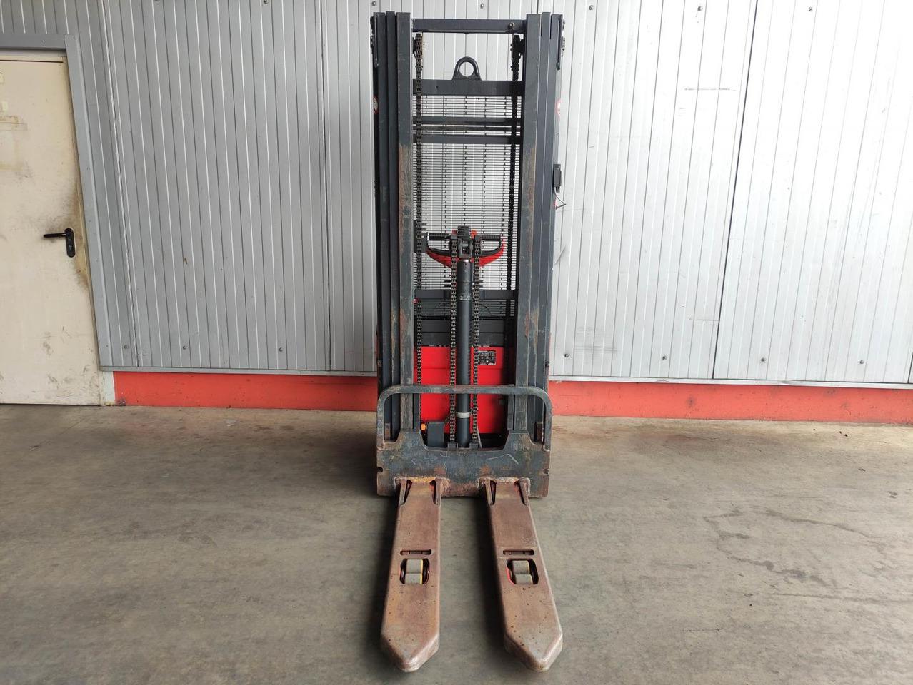 Stacker L14-372 L14-372- Photo 3