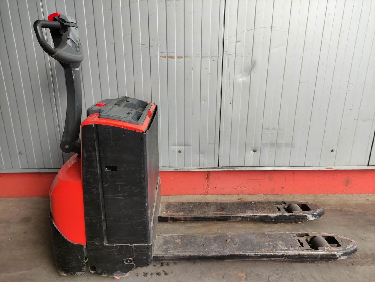 Pallet truck LWE200 LWE200- Photo 2