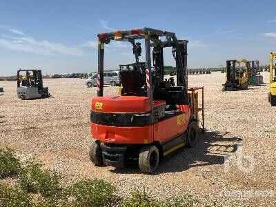 Electric forklift 7-FBMF-25 (Inoperable) 7-FBMF-25 (Inoperable)- Photo 3