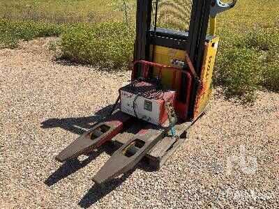 Pallet truck S1032 (Inoperable) S1032 (Inoperable)- Photo 6