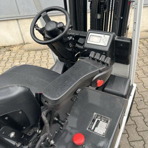 Electric forklift Unicarriers ET16 (AG1N12L16Q) Unicarriers ET16 (AG1N12L16Q)- Photo 4