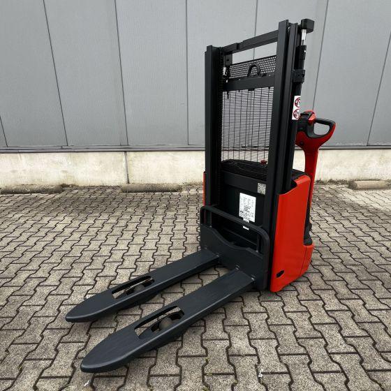 Stacker Linde L12 (1172) Linde L12 (1172)- Photo 5