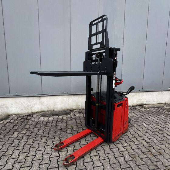 Stacker Linde L12AP (133) Linde L12AP (133)- Photo 3