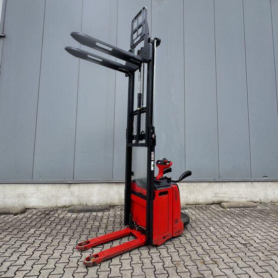 Stacker Linde L12AP (133) Linde L12AP (133)- Photo 4