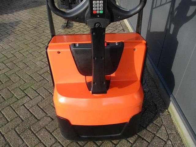 Pallet truck LWE 200 LWE 200- Photo 5