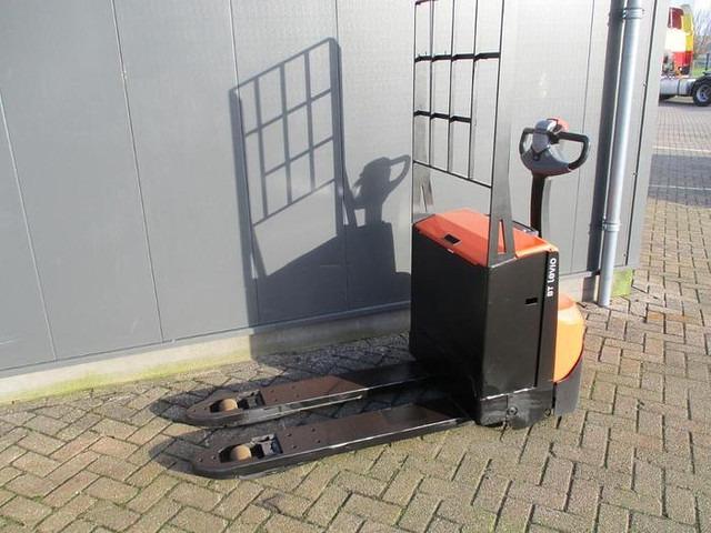 Pallet truck LWE 200 LWE 200- Photo 3