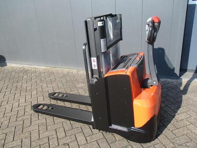 Pallet truck SWE 200D SWE 200D- Photo 5