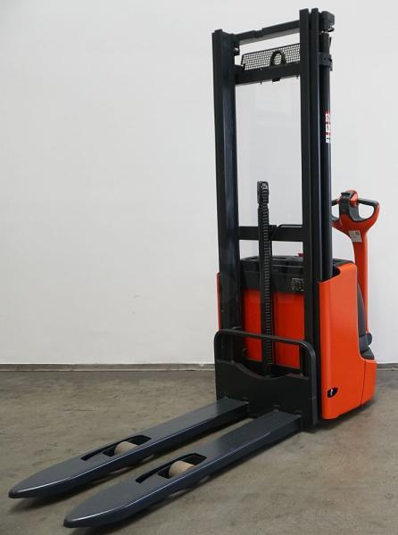 Stacker L 12 1172 L 12 1172- Photo 2