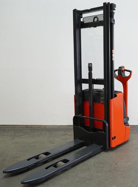 Stacker L 12 1172 L 12 1172- Photo 2