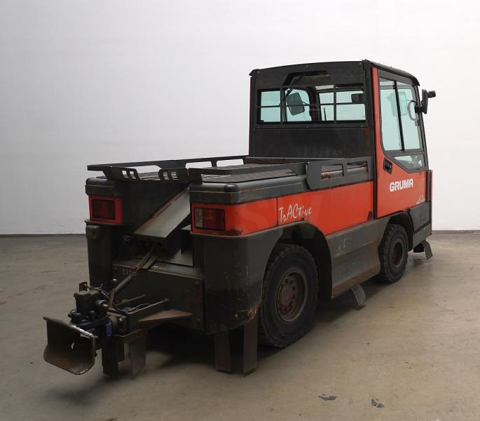 Tow tractor P 250 127-03 P 250 127-03- Photo 2