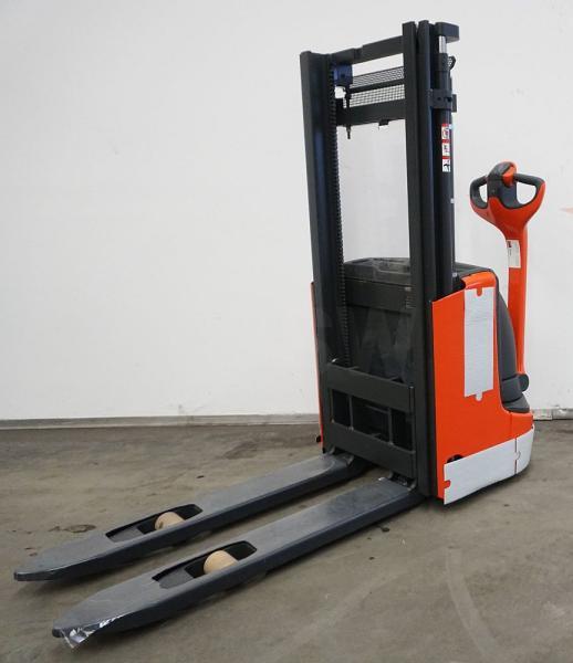 Stacker L 10 B 1172 L 10 B 1172- Photo 2