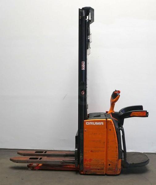 Stacker L 14 AP 1173 L 14 AP 1173- Photo 3