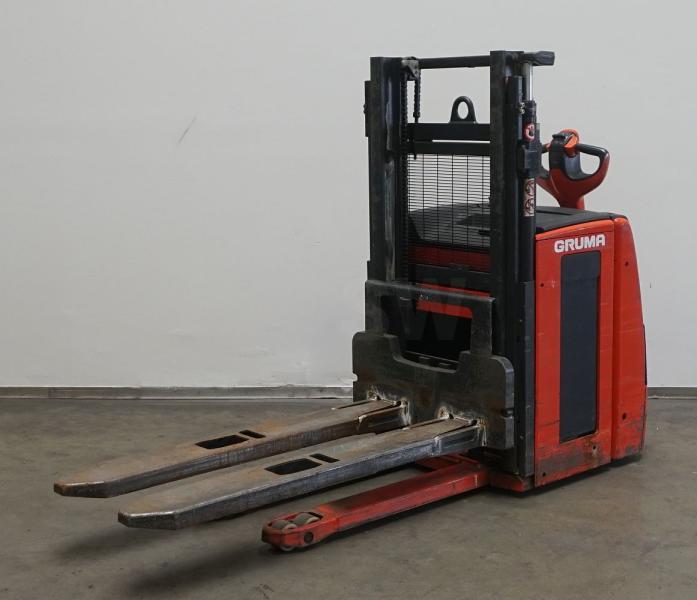 Stacker L 16 1173 L 16 1173- Photo 2