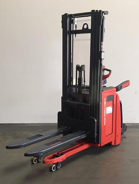 Stacker L 16 AP i 1173-01 L 16 AP i 1173-01- Photo 2