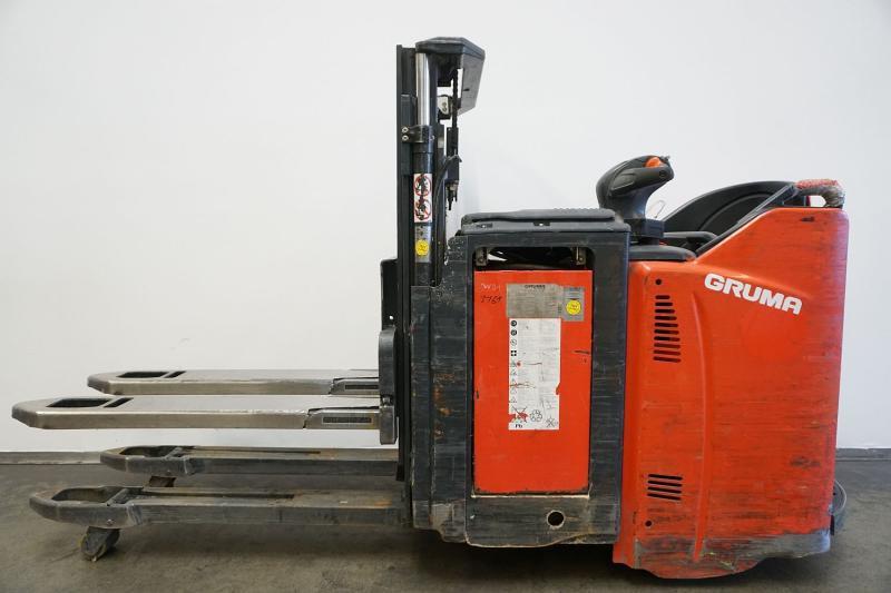 Stacker D 12 HP SP 133 D 12 HP SP 133- Photo 3