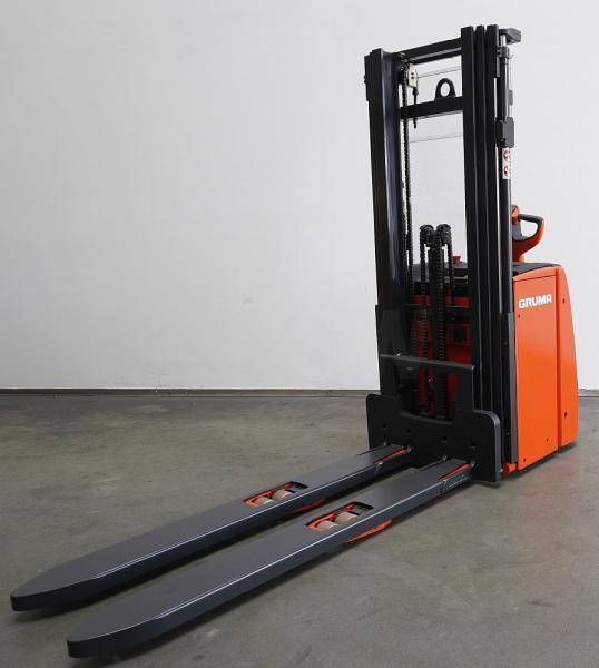 Stacker L 14 i 1173 L 14 i 1173- Photo 2