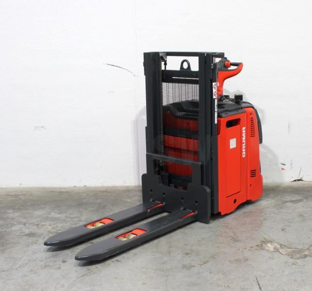 Stacker L 12 AP 133 L 12 AP 133- Photo 3