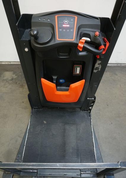 Electric forklift V 10 5212 V 10 5212- Photo 3