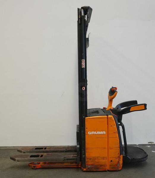 Stacker L 14 AP 1173 L 14 AP 1173- Photo 3