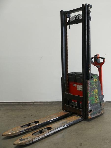 Stacker L 12 1172 L 12 1172- Photo 2