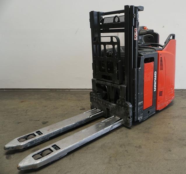 Stacker D 12 HP SP 133 D 12 HP SP 133- Photo 2