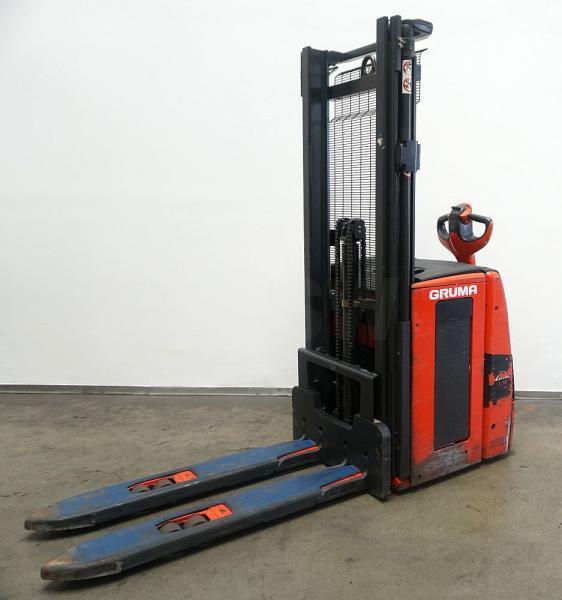 Stacker L 14 1173 L 14 1173- Photo 2