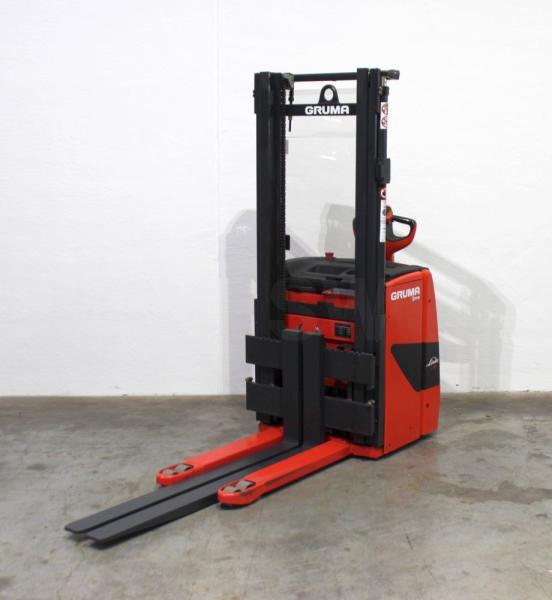 Stacker L 16 1173 L 16 1173- Photo 2