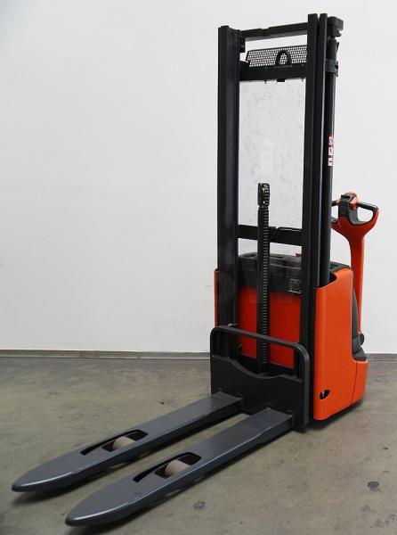 Stacker L 12 1172 L 12 1172- Photo 2