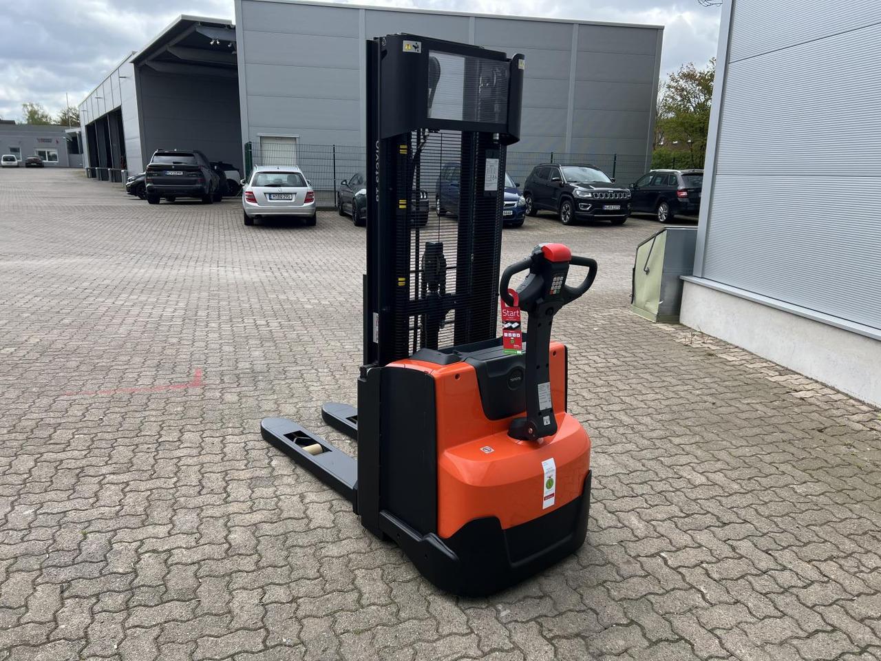 Stacker Toyota SWE 140 / 160 h! Toyota SWE 140 / 160 h!- Photo 2