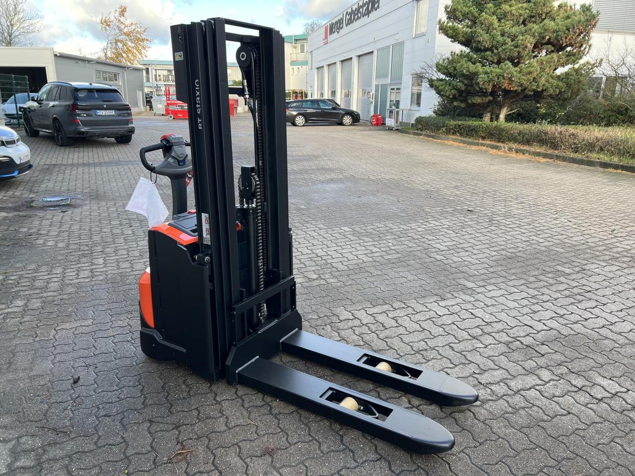 Stacker Toyota SWE 140 / Akku überh.! Toyota SWE 140 / Akku überh.!- Photo 3