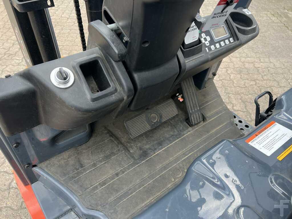 Electric forklift Toyota 8 FBE 16 T Toyota 8 FBE 16 T- Photo 7