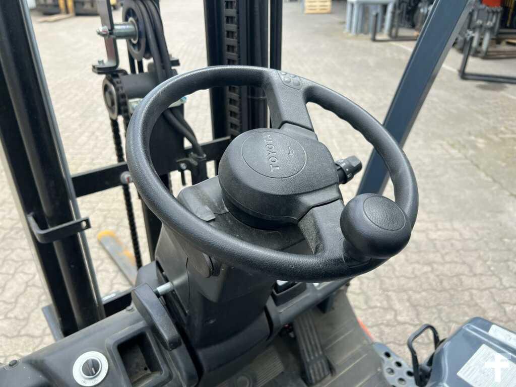 Electric forklift Toyota 8 FBE 16 T Toyota 8 FBE 16 T- Photo 6