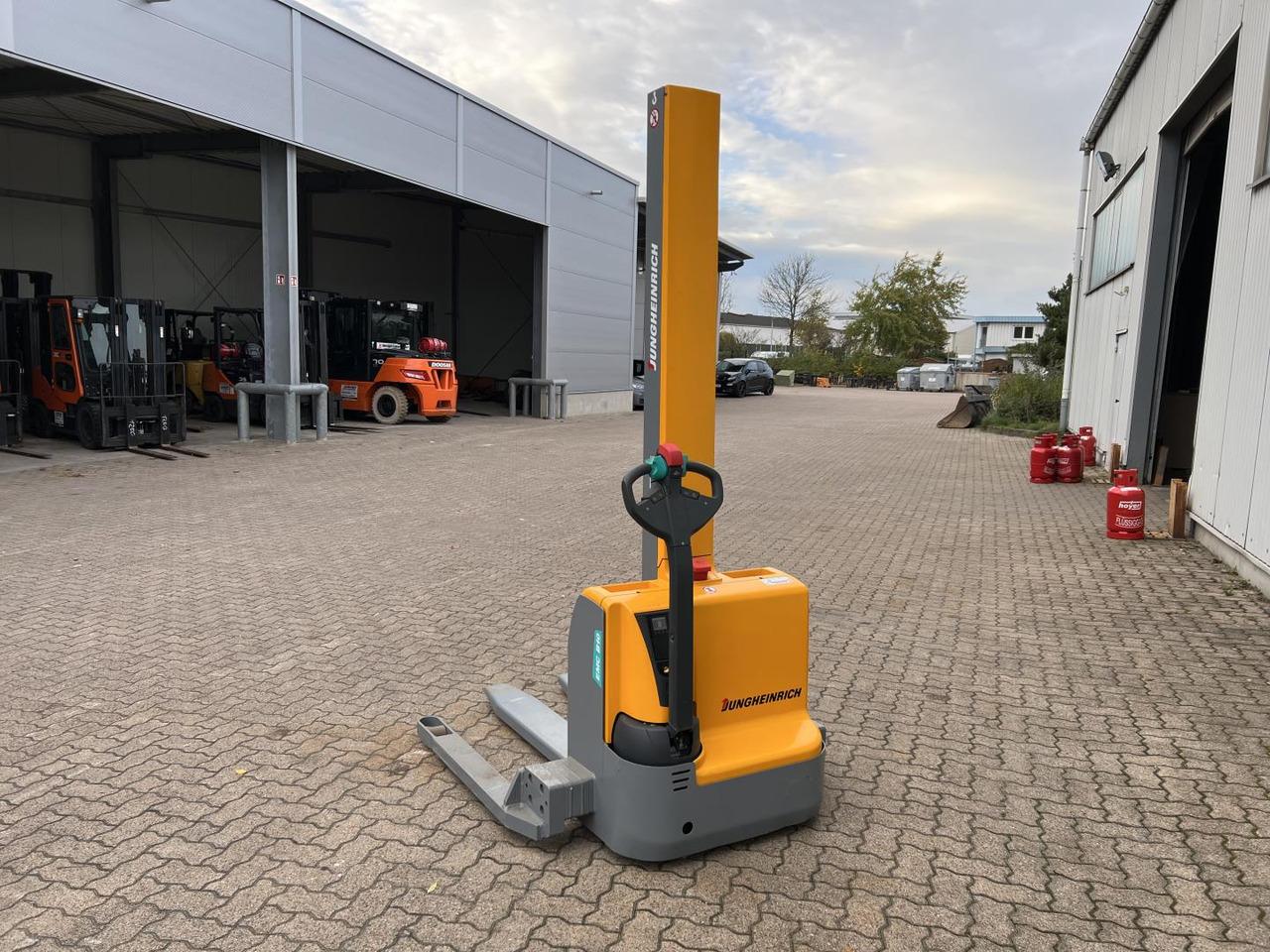 Stacker Jungheinrich EMC B10 Jungheinrich EMC B10- Photo 2