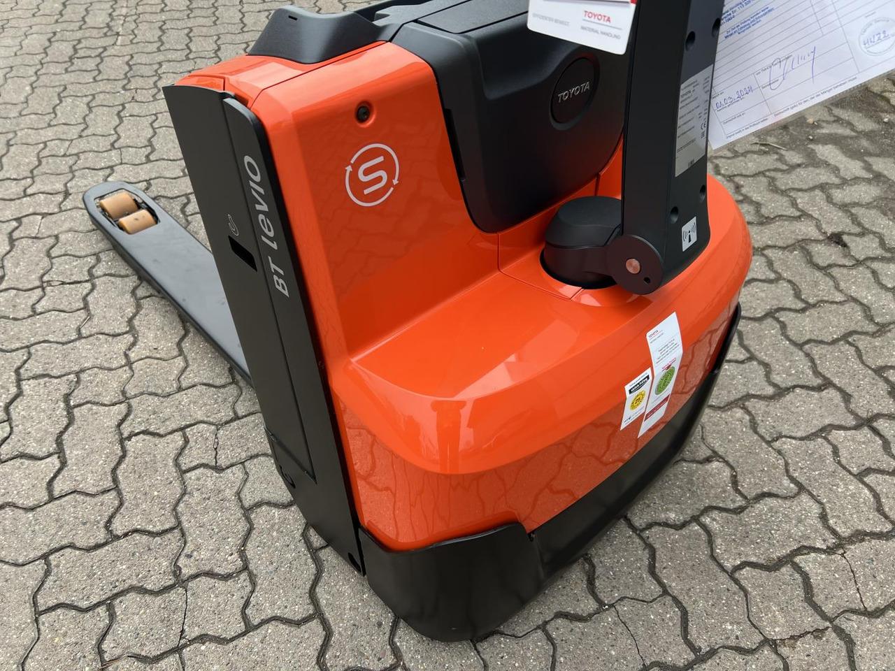 Pallet truck Toyota LWE 140 Toyota LWE 140- Photo 5